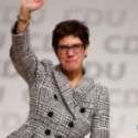 Annegret Kramp Karrenbaue Gantikan Angela Merkel Pimpin CDU