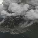 BMKG: Ketinggian Debu Vulkanik Gunung Anak Krakatau Mencapai 12 Km
