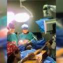 Musisi Ini Main Gitar Saat Operasi Tumor Otak