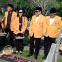 Pengurus MKGR Tabur Bunga Di Makam Pahlawan Kalibata