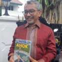 Hadiahi Buku 'Kebijakan Ahok', Ini Pesan Ketua DPRD DKI Untuk Syaikhu