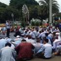 Buruh Sopir Tangki Pertamina Gelar Zikir Akbar Di Depan Istana