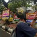 Karangan Bunga Tutupi Pagar Istana Merdeka