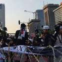 Peserta Aksi Di MH. Thamrin Lagi Buka Puasa, Orasi Dilanjutkan Setelah Tarawih