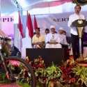 Sempat Dilarang Saat Pilpres, Kini Jokowi Kembali Bagi-Bagikan Sepeda