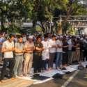 Usai Shalat Asar, Massa Aksi Kawal MK Doakan Korban 21-22 Mei