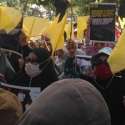 Simbol Duka, Massa Geruduk Kantor Komnas HAM Bawa Bendera Kuning