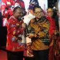 Bupati Puncak Papua Terima Penghargaan Kepala Daerah Inovatif