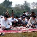 Salat Idul Adha Bareng, Gubernur dan Mantan Sekda Jabar Duduk Sedikit Berjauhan
