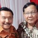 Prabowo Diapit Ayah Dan Anak