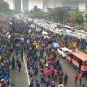 Panas, Ratusan Mahasiswa Mulai Blokade Jalan Tol Dalam Kota