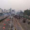 Ricuh Dipicu Aksi Lempar Botol Yang Dibalas Water Cannon