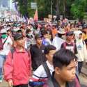Ribuan Mahasiswa Dan Buruh Diadang Saat Longmarch Ke DPR