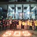 Tengah Malam, Mahasiswa Lintas Universitas Gelar Aksi Seribu Lilin Di KPK