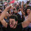 Ratusan Warga Lebanon Turun Ke Jalan Rayakan Pengunduran Diri PM Hariri