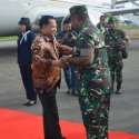 Mendarat Di Timika, Mendagri Disambut Hangat Oleh Pangdam Cenderawasih