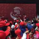 Berpakaian Serba Merah, Relawan Jokowi-Maruf Nobar Di Patung Kuda