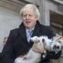 Ditemani Anjing Piaraan Saat Nyoblos, Boris Johnson Menang Mutlak Di Pemilu Inggris