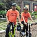 Beredar Foto Sri Mulyani Dan Suami Naik Sepeda Brompton