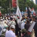 Ribuan Demonstran Ancam Usir Dubes China