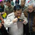 Belum Sarapan, Menhan Prabowo Lahap Cicipi Ransum Tentara