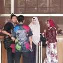 Berkerudung Merah, Istri Imam Nahrawi Penuhi Panggilan KPK