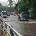 Diguyur  Hujan Deras, Jalan Yos Sudarso Tergenang Hampir Sebetis
