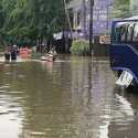 Akses Jalan Utama Kota Bekasi Terputus Akibat Banjir