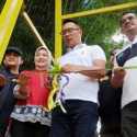 Ditemani Istri, Ridwan Kamil Gunting Pita Resmikan Jembatan Gantung Baru