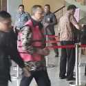 Berompi Merah Muda, Eks Dirut Jiwasraya Jalani Pemeriksaan Di KPK