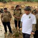 Tinjau Banjir Lebak, Fraksi PKS Serahkan Gaji DPR Kepada Korban