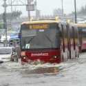 Ruas Jalan Masih Tergenang, Sejumlah Rute TransJakarta Alami Pengalihan