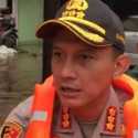 Bantu Evakuasi Warga, Kapolres Jaksel Sisir Banjir Di Pondok Karya Mampang