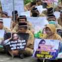 Ingin Menjabat Hingga Usia 65 Tahun, Puluhan Perangkat Desa Geruduk DPRD Rembang