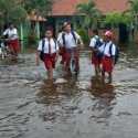 Puluhan Sekolah Diliburkan Hari Ini Karena Tergenang Banjir
