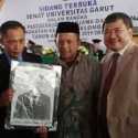 Meninggal Usai Sidang, Fauzi Diwakili Ayahnya Saat Wisuda