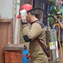 Ringankan Beban Warga, Pimpinan DPRD DKI Bantu Semprot Disinfektan