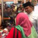 Kunjungan Pasar Pramuka, Anies Baswedan: Insya Allah Pasokan Masker Terjaga