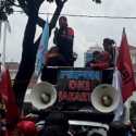 Di Depan Kantor Anies, Buruh Ancam Lumpuhkan Ekonomi Nasional