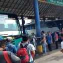 Menunggu Instruksi Pemerintah, 1.241 Penumpang Bus Masih Melintas Di Terminal Pakupatan