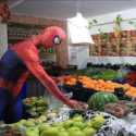 Ada Spiderman Di Turki, Siap Bantu Belanja Sayur