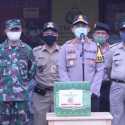 TNI-Polri Bagikan Ratusan Sembako Ke Warga Ciracas Yang Terdampak Covid-19