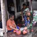Door To Door, Prajurit TNI-Polri Bagikan 1.200 Nasi Bungkus Kepada Warga Kapuk