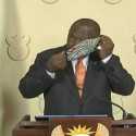 Ditertawakan Dan Viral #CyrilMaskChallenge, Ramaphosa Malah Terkekeh: Saya Ajarkan Cara Memakai Masker