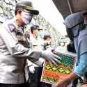 Korlantas Bagikan Sembako, Warga: Semoga Bapak Polisi Dijaga Kesehatannya