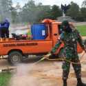 TNI Bantu Tim Gugus Lakukan Penyemprotan Disinfektan Di Perbatasan RI-PNG