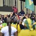 Tolak Aturan <i>Lockdown</i>, Presiden Jair Bolsonaro Ikut Unjuk Rasa Dengan Ratusan Warganya