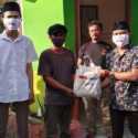 RMOLJabar Bagikan Sembako Ke Masyarakat Terdampak Pandemi Covid-19