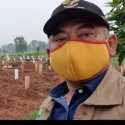 Imbau Warga Jaga Kesehatan, Walikota Bekasi Selfie Di Kuburan Korban Covid-19