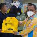 Berbagai Kepedulian, Fraksi Golkar DPRD DKI Bagikan Sembako Untuk Pamdal Dan Petugas Kebersihan